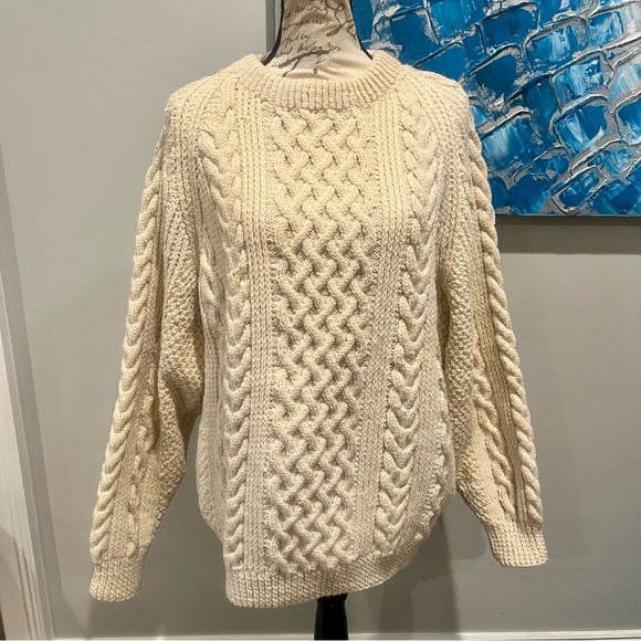 Carraig Donn Traditional Unisex Aran Wool Handknit Pullover Sweater in Cream - Picture 6 of 15